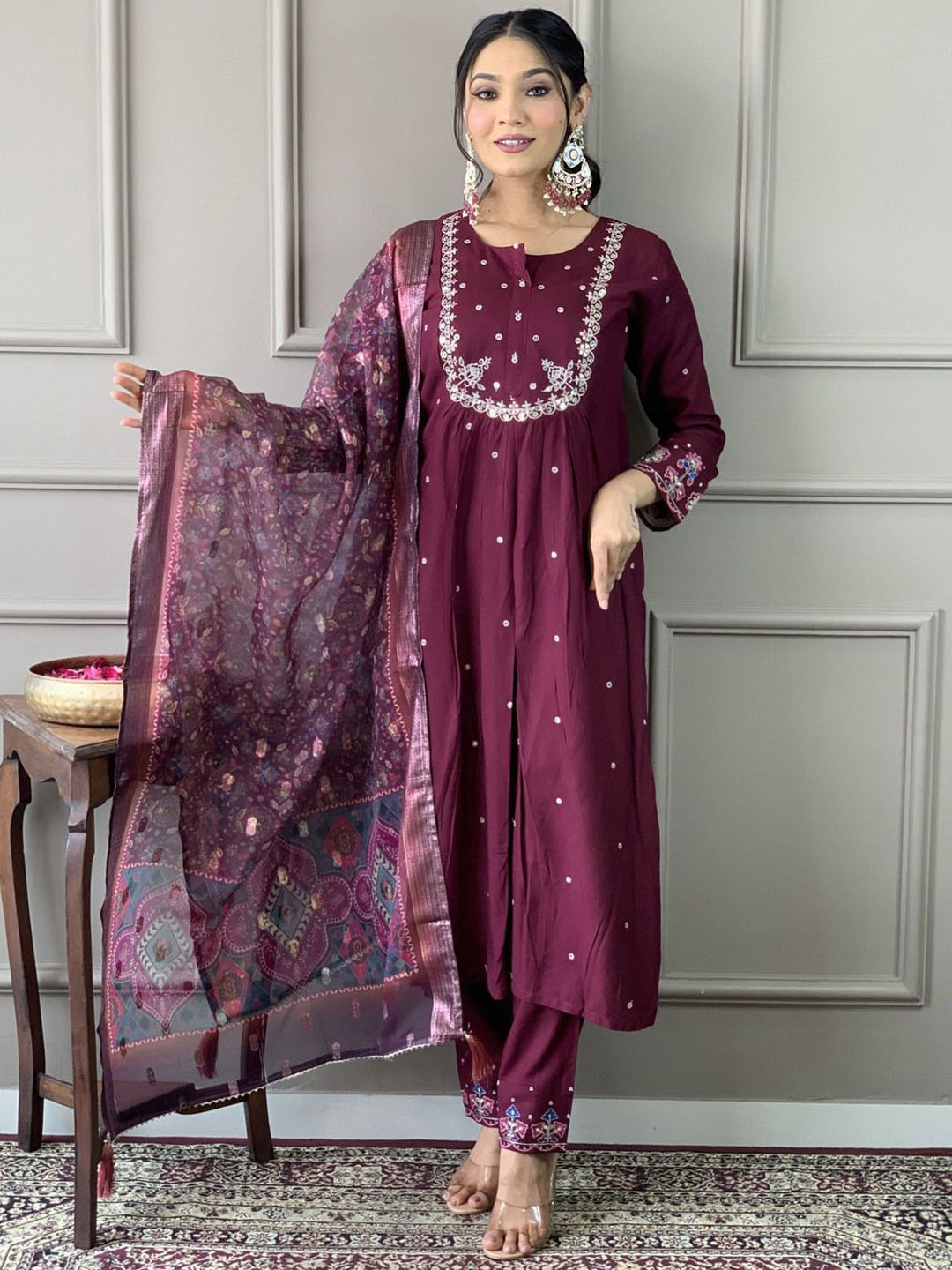 

ASCIIBLUES Women Ethnic Motifs Embroidered Empire Thread Work Kurta with Trousers & With Dupatta, Maroon