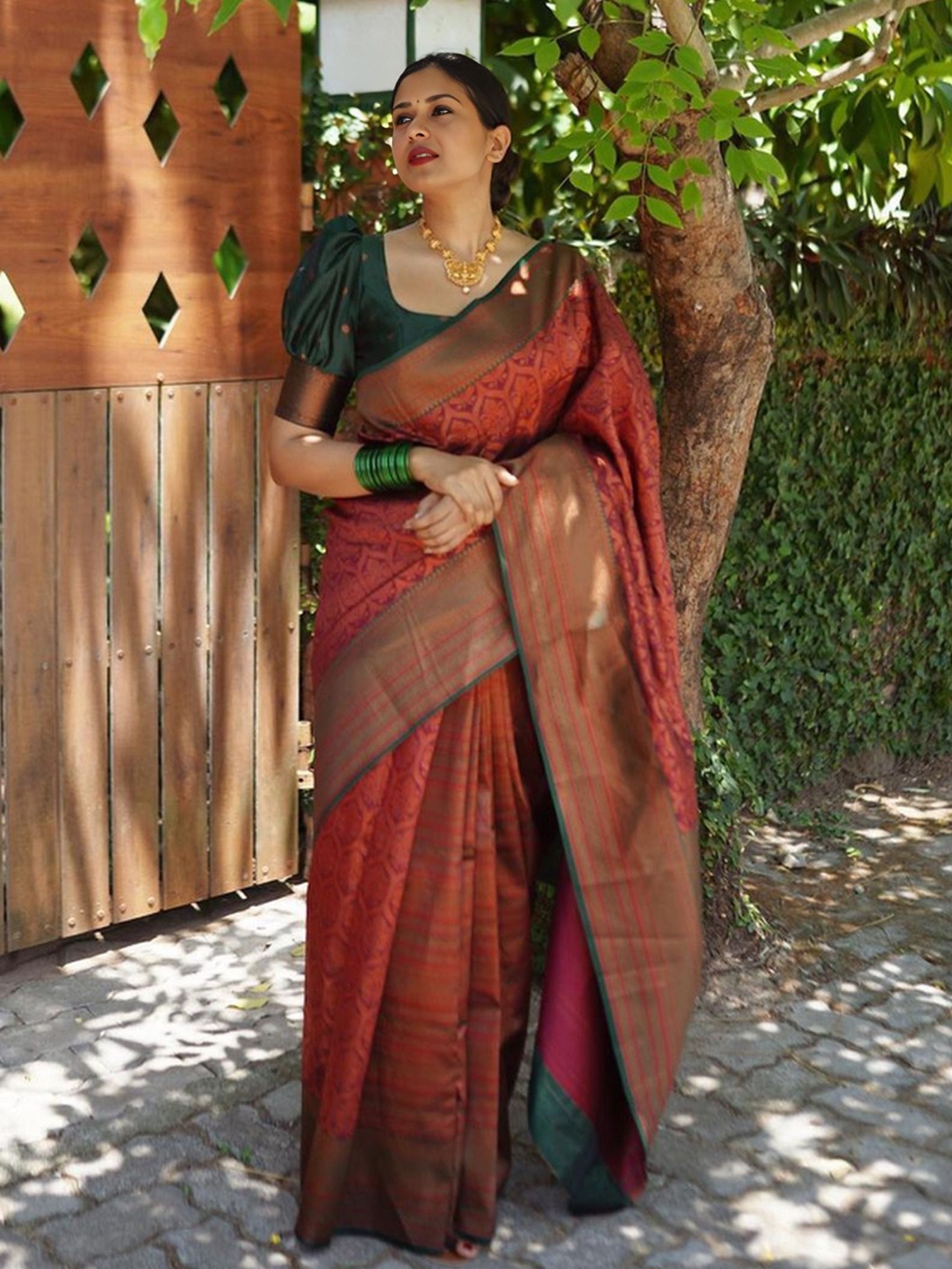 

bansari textiles Woven Design Kanjeevaram Saree, Maroon