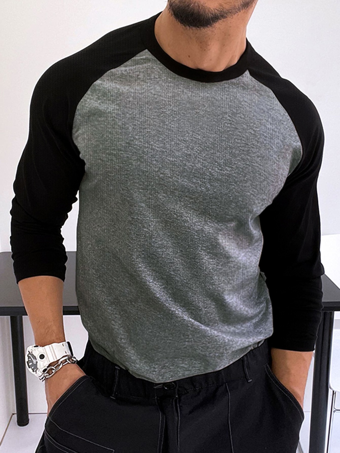 

StyleCast x Revolte Men Colourblocked Slim Fit T-shirt, Grey
