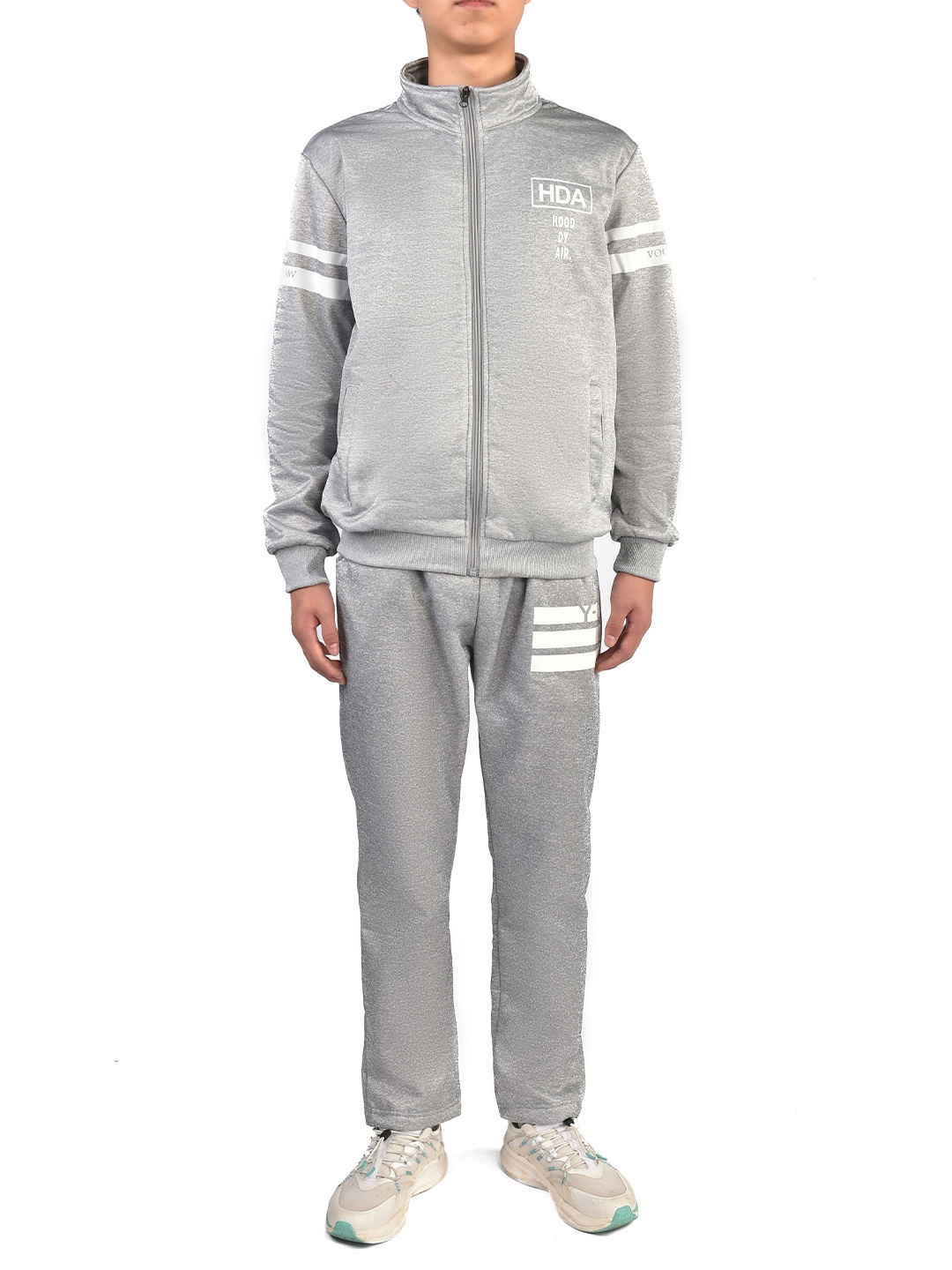 

StyleCast x Revolte Printed Mock Neck Sweatshirt And Trousers, Grey