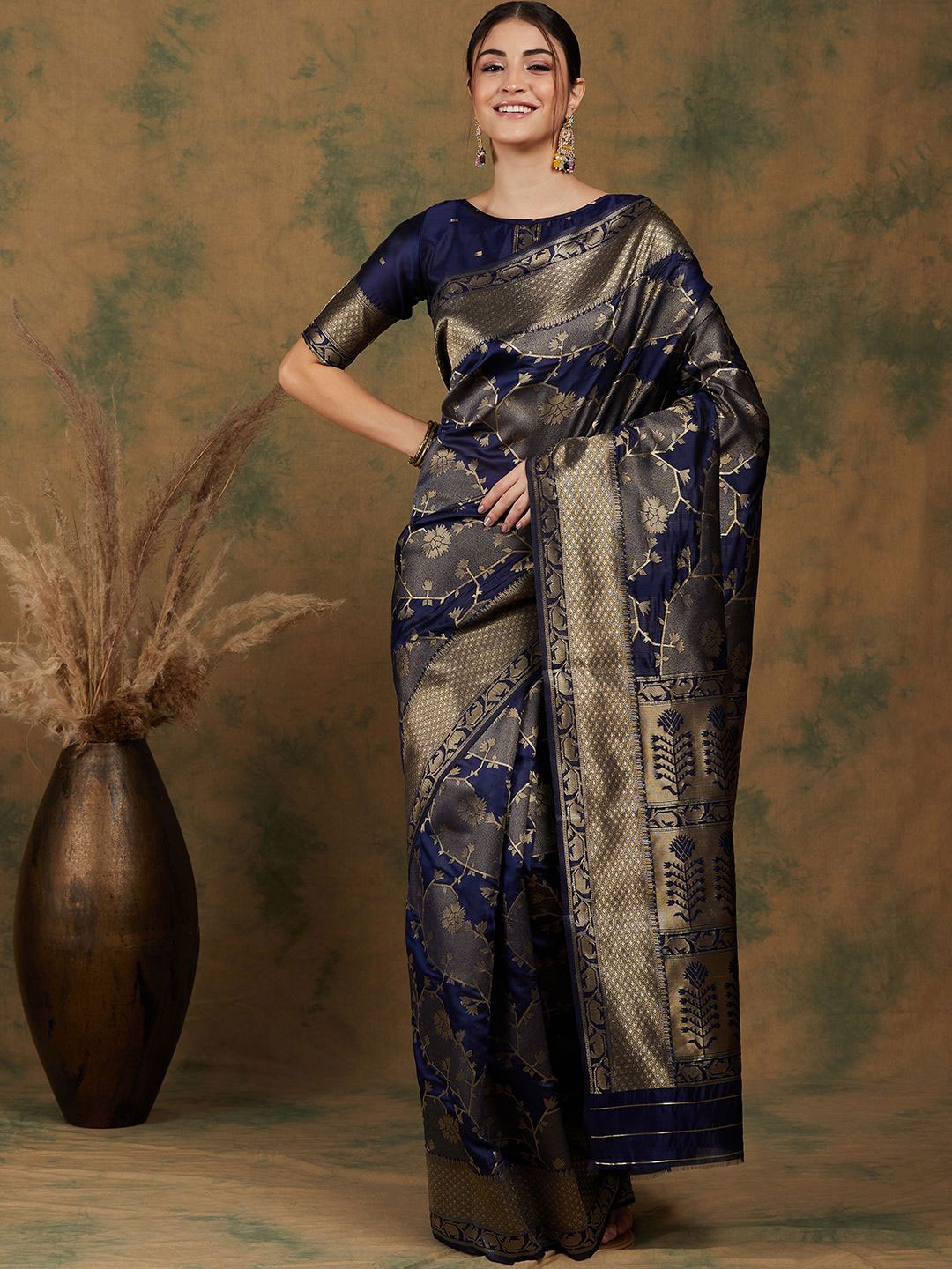 

DEVATITHI Woven Design Zari Banarasi Saree, Navy blue