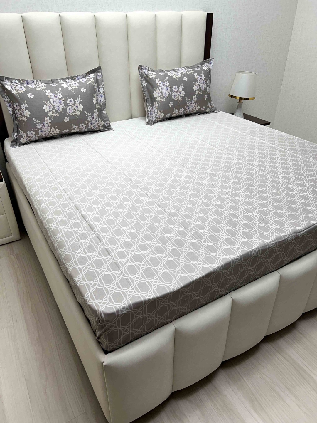 

Pure Decor Royal Majestic Grey Ethnic Motifs 300 TC King Bedsheet Set 2.74 m x 2.74 m