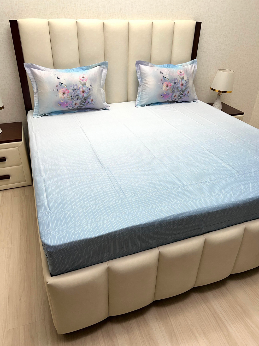 

Pure Decor Blue & White Printed Pure Cotton 380 TC King Bedsheet Set 2.74 m x 2.74 m