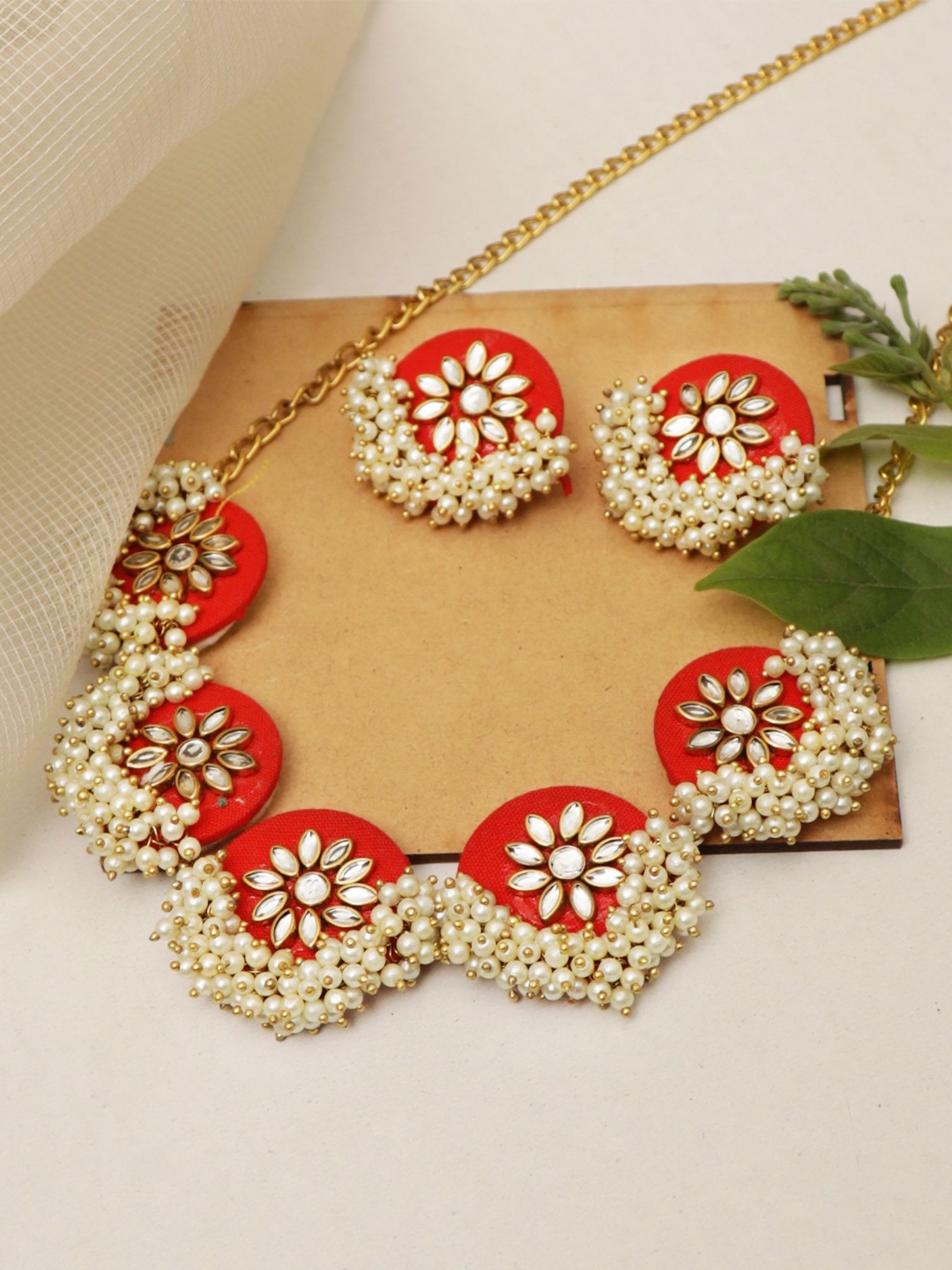 

Saagah Silver Flower Shaped Beaded Jewellery Set, Gold