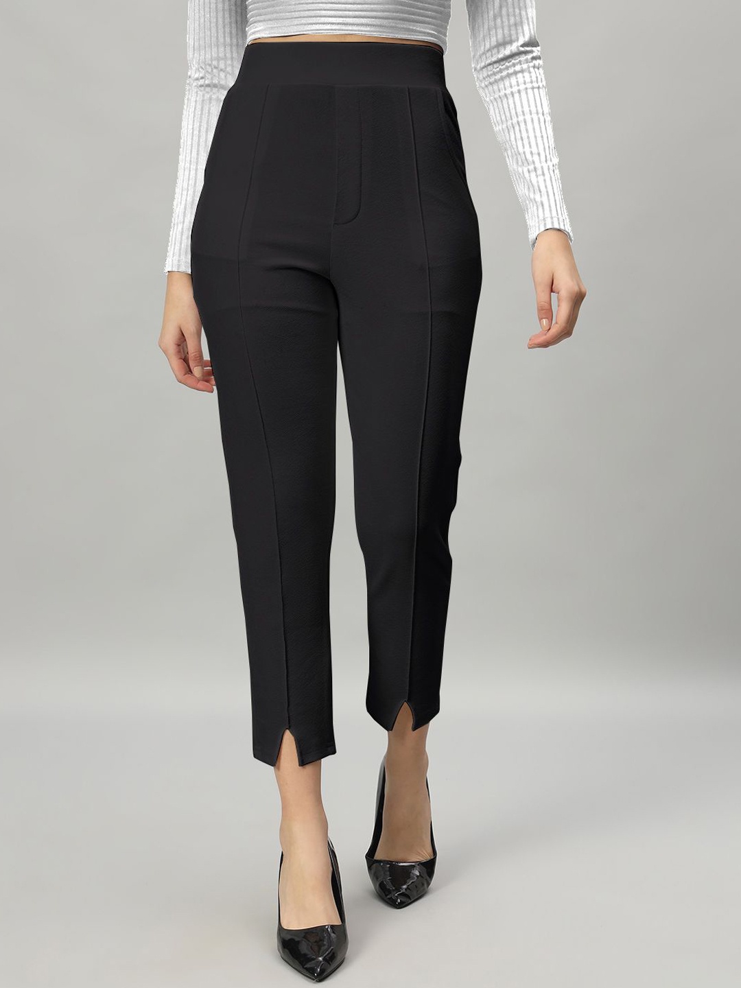 

Wuxi Women Relaxed Fit Mid-Rise Trousers, Black