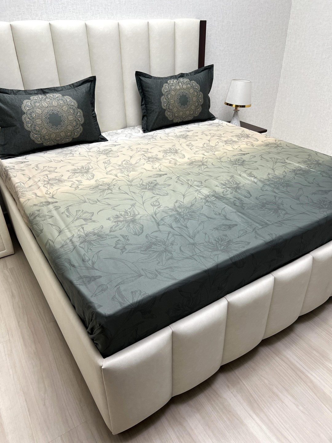

Pure Decor Royal Majestic Green Printed Cotton 350 TC King Bedsheet Set 2.74m x 2.74m