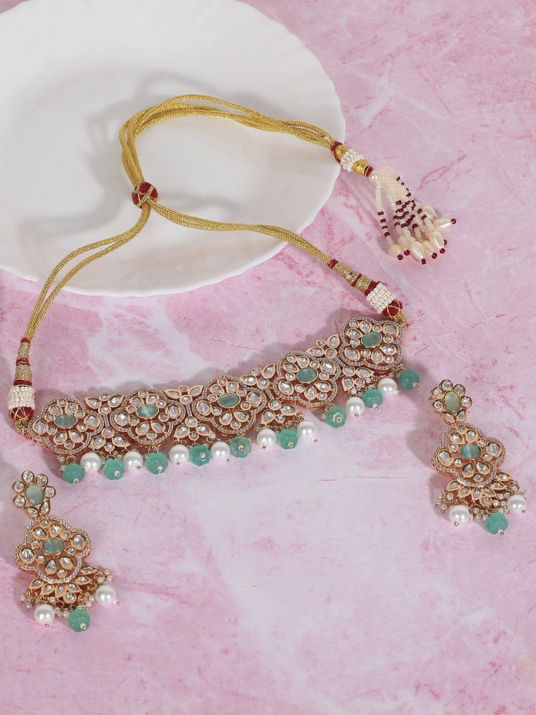 

AURAA TRENDS Gold-Plated Kundan-Studded & Beaded Jewellery Set