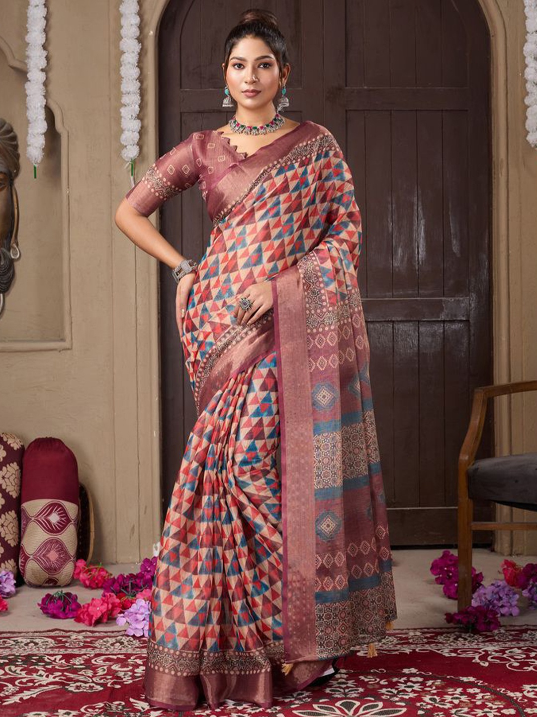 

Fashion FRICKS Women Geometric Printed Saree, Rust