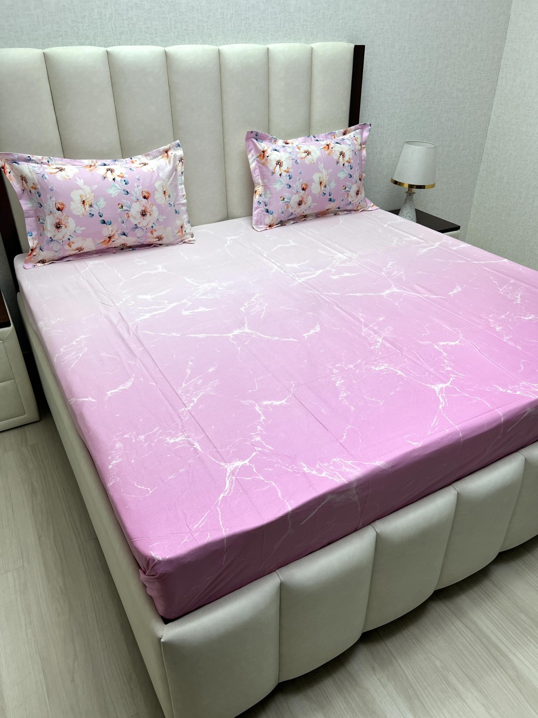 

Pure Decor Pink & White Printed Pure Cotton 380 TC King Bedsheet Set 2.74 m x 2.74 m