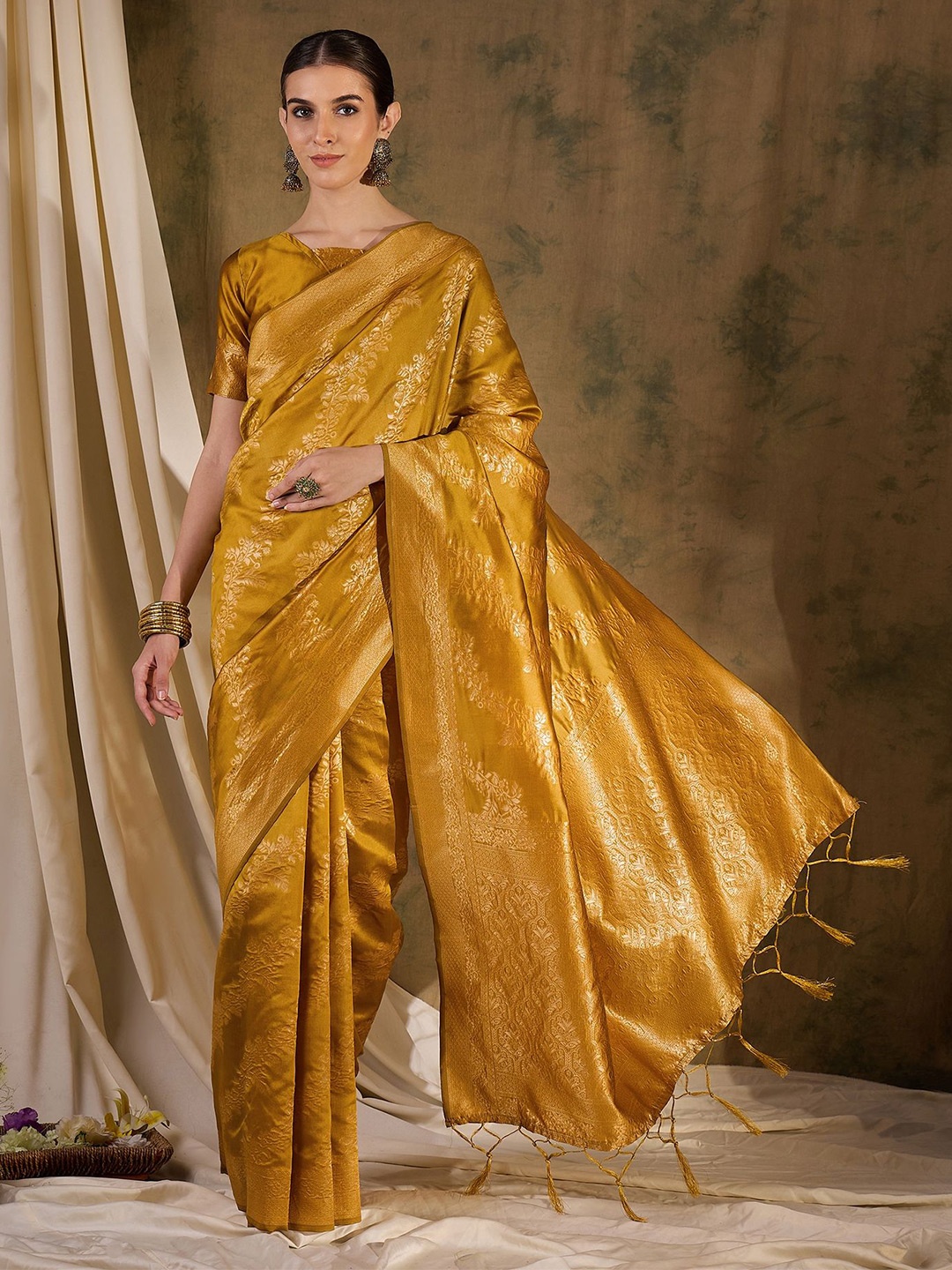 

DEVATITHI Ethnic Motifs Zari Silk Blend Banarasi Saree, Mustard