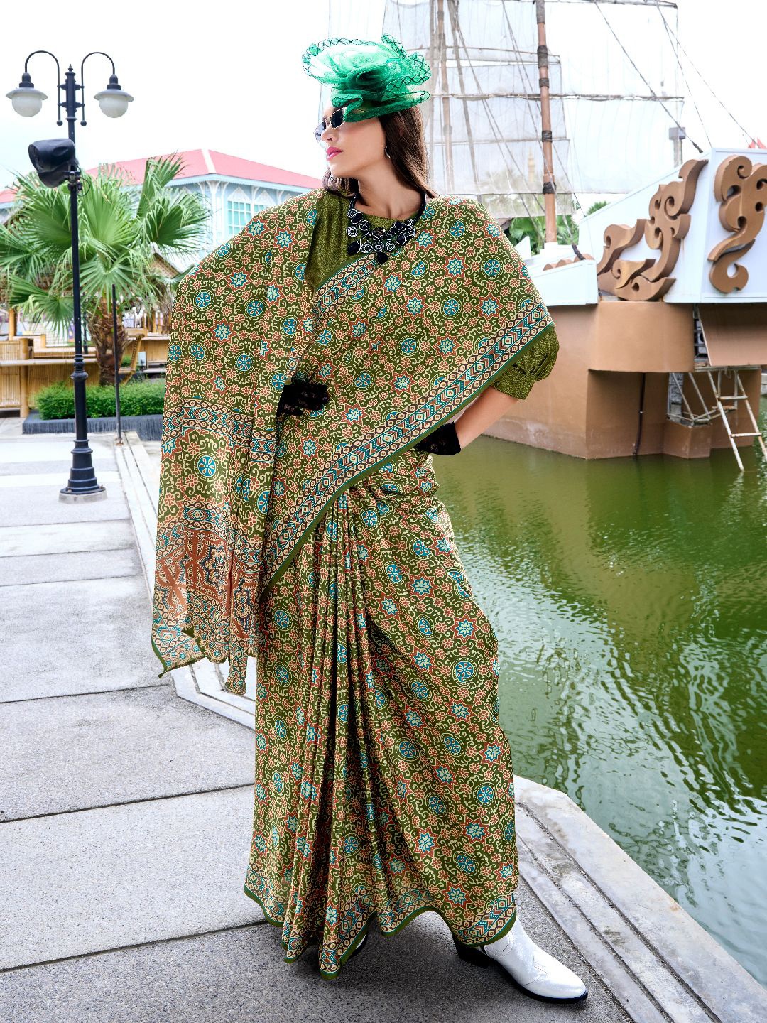

Panzora Ethnic Motifs Satin Saree, Green