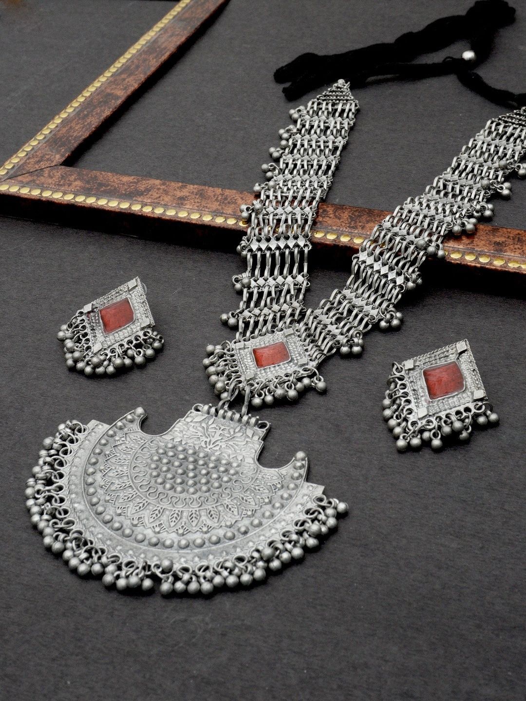 

Niscka Silver-Plated Artificial Stone Studded Jewellery Set