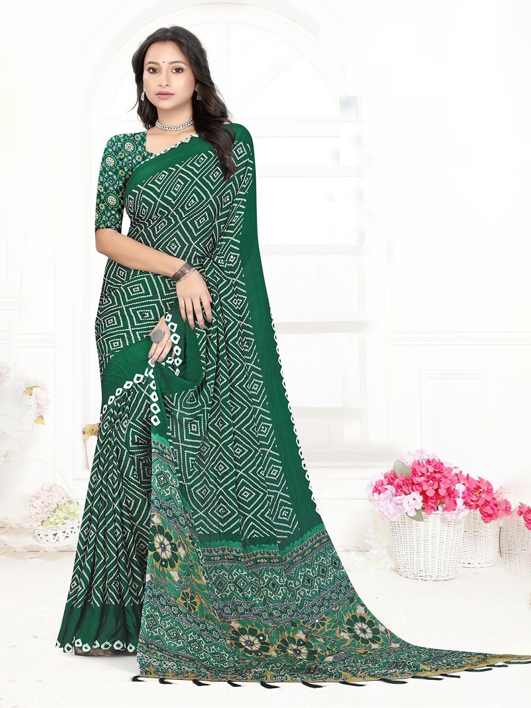 

Jaanvi Printed Saree with Blouse Piece, Green