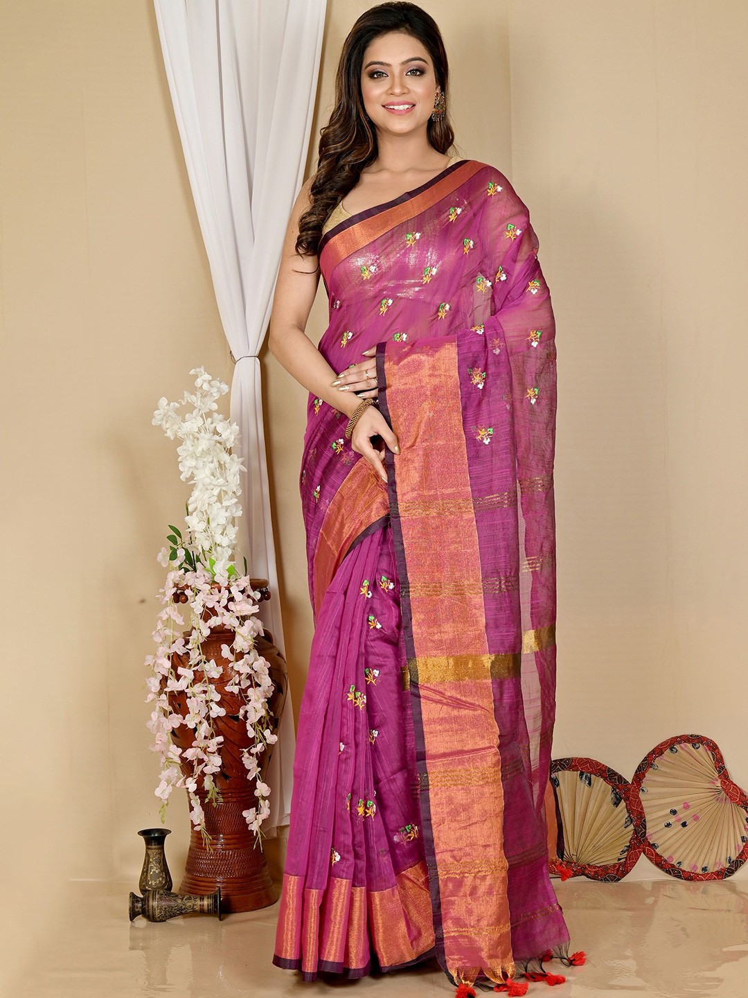 

DipDiya Floral Embroidered Zari Taant Saree, Purple