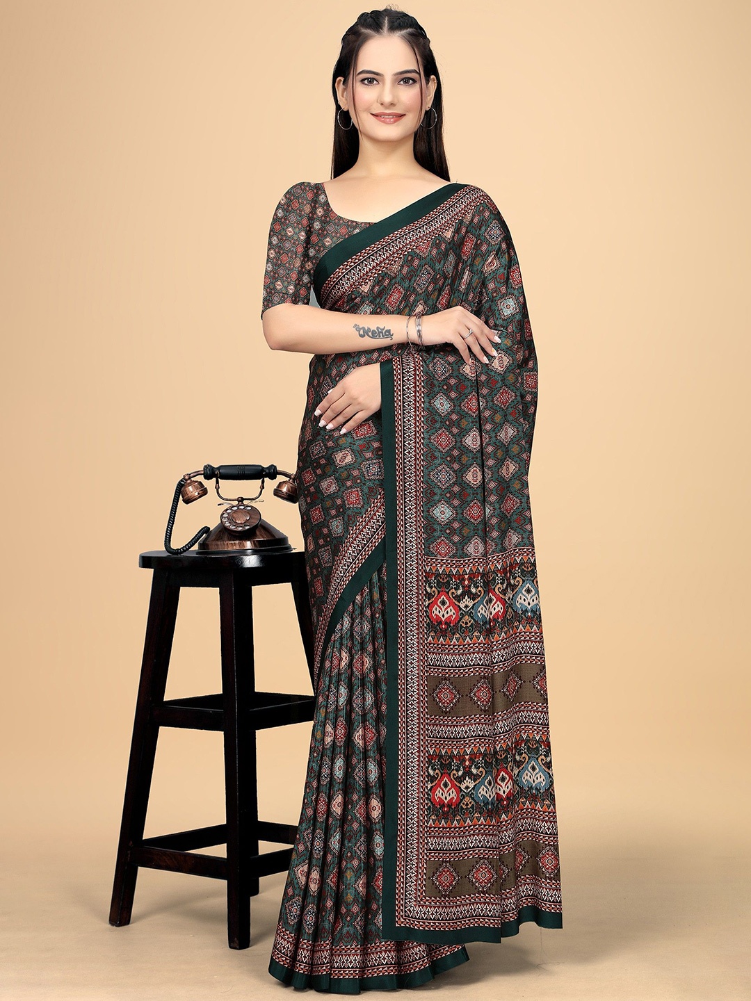 

K 5 Fashion Floral Pure Crepe Saree, Green