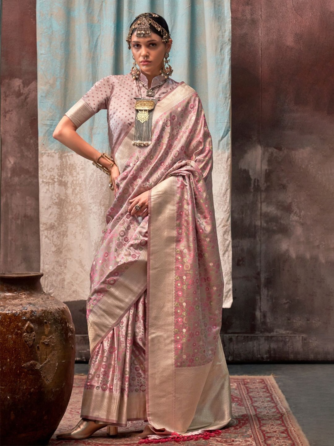 

BLENDIFY Woven Design Zari Satin Banarasi Saree, Pink
