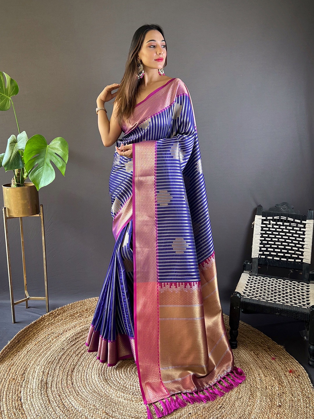 

HEER FASHION Woven Design Zari Banarasi Saree, Purple