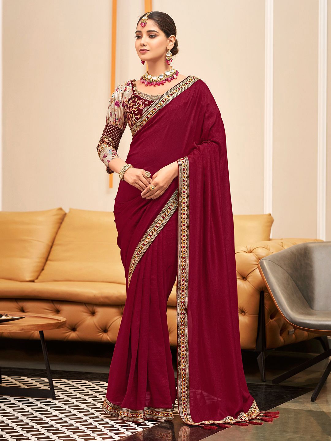 

Panzora Embroidered Saree with Blouse Piece, Maroon