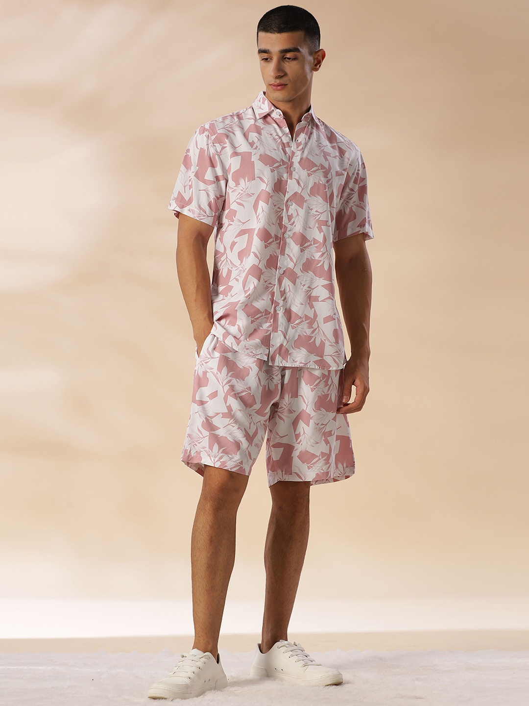 

HOUSE OF MAHNOTS Floral Printed Shirt With Shorts, Pink