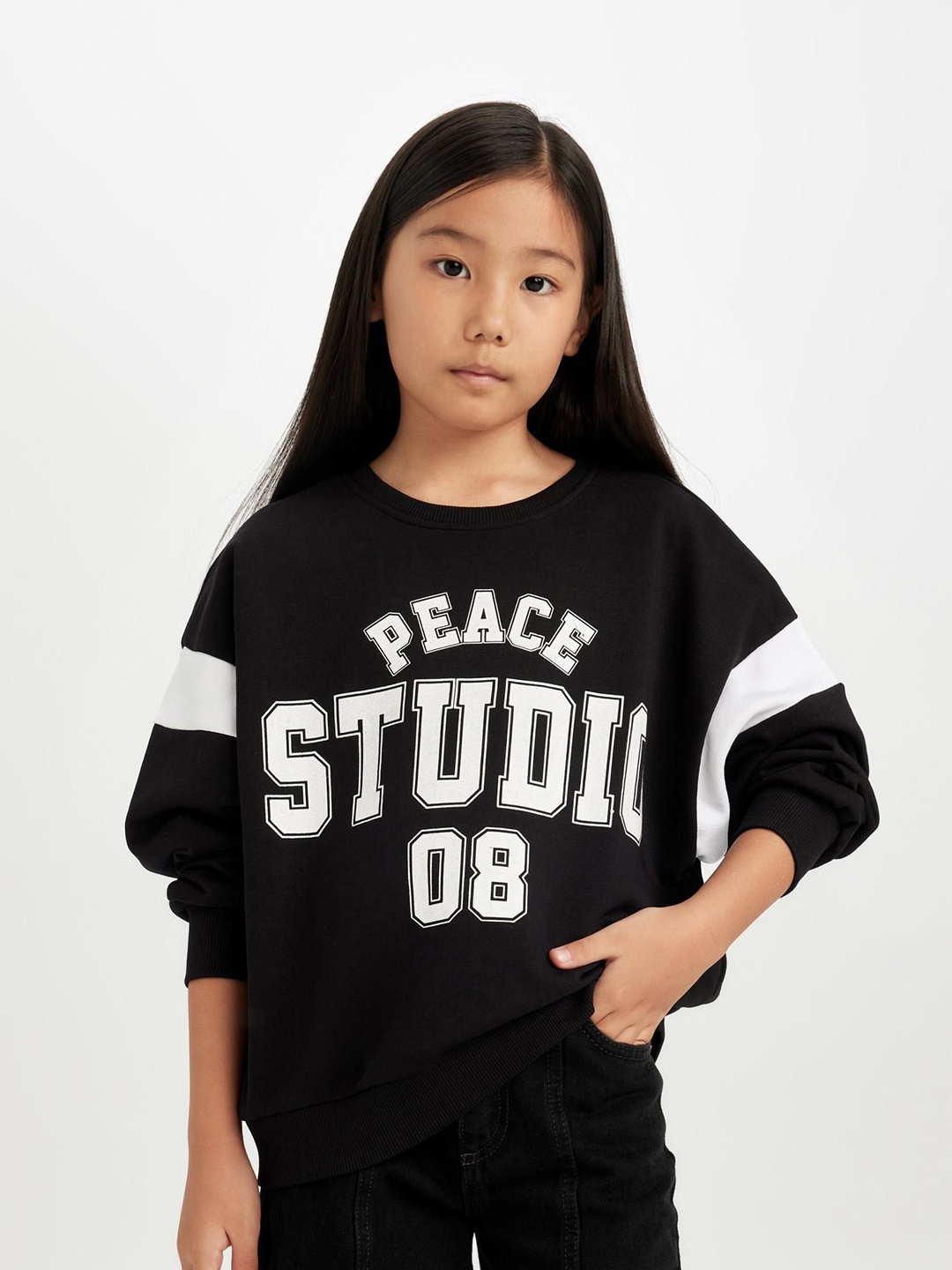 

DeFacto Girls Alphanumeric Pullover, Black