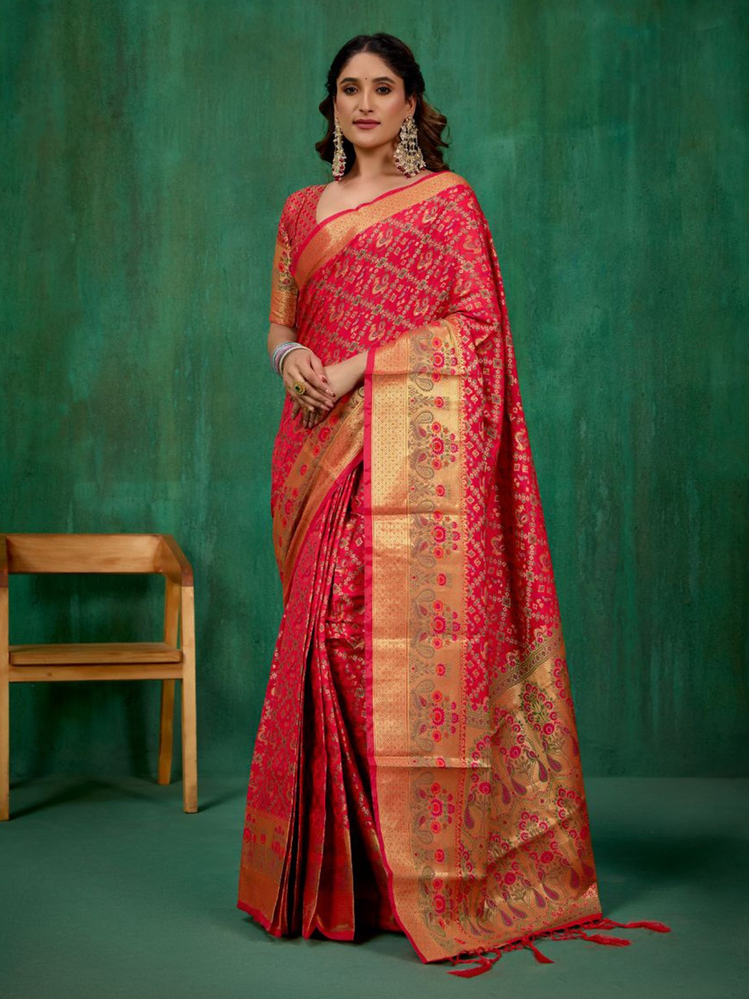 

Sangria Women Banarasi Woven Saree, Red