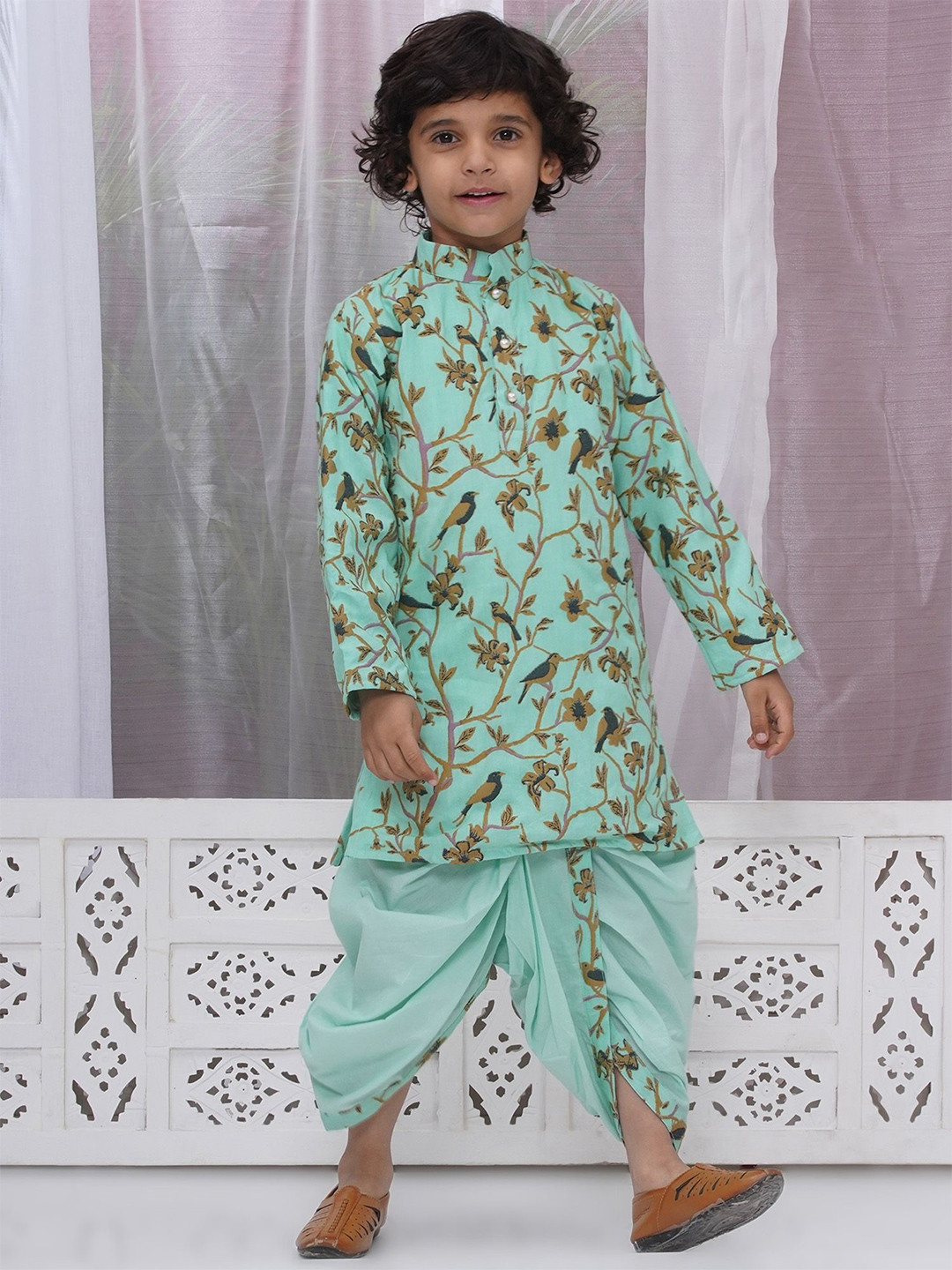 

Little Bansi Boys Floral Embroidered Regular Thread Work Pure Cotton Kurta with Dhoti Pants, Green