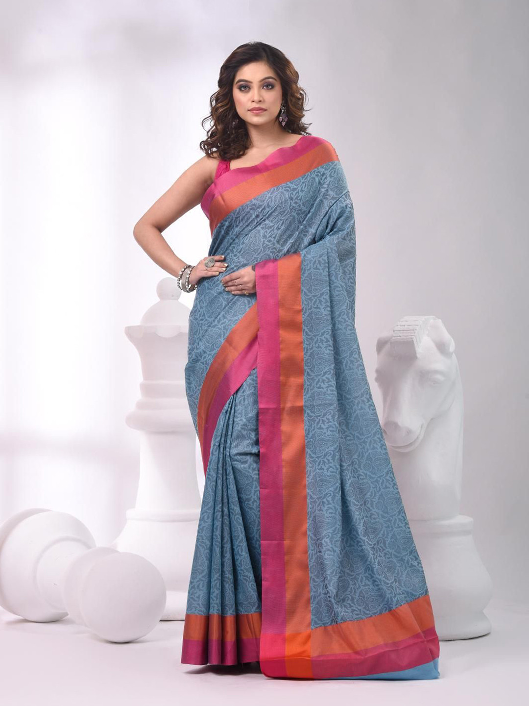 

VIBHAVARI Ethnic Motifs Saree, Blue
