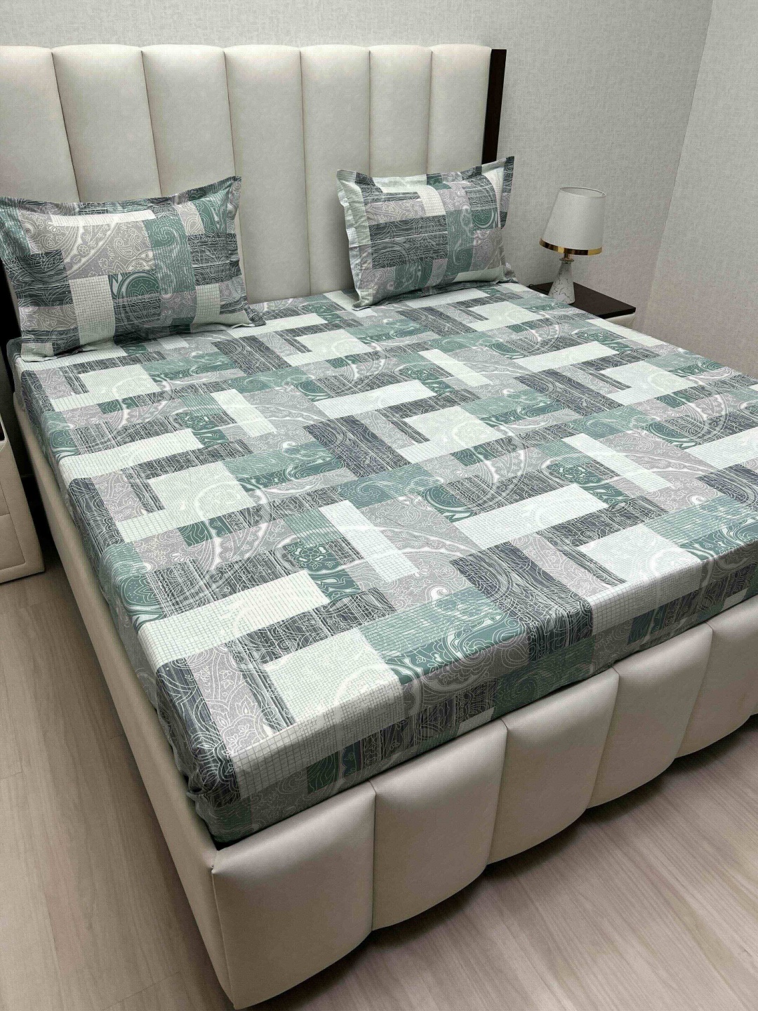 

Pure Decor Royal Velar White Printed 380TC Pure Cotton King Bedsheet Set 2.74m x 2.74m, Green