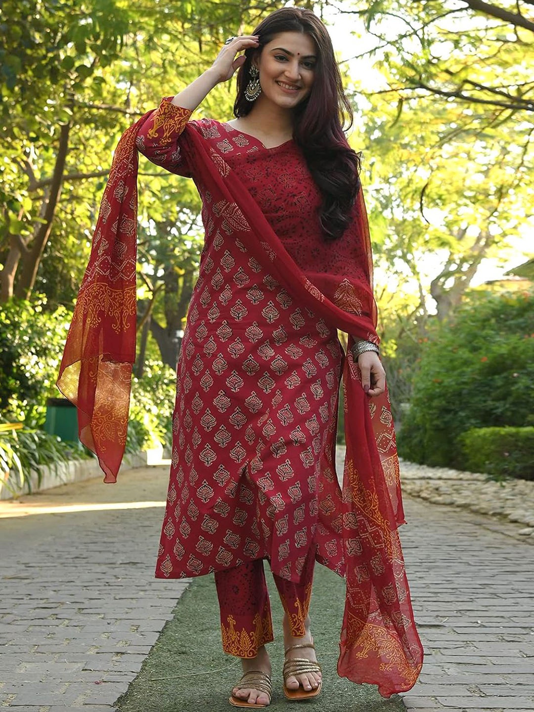 

Moda Rapido Ethnic Motifs Printed Sweetheart Neck Straight Kurta With Trouser And Dupatta, Red