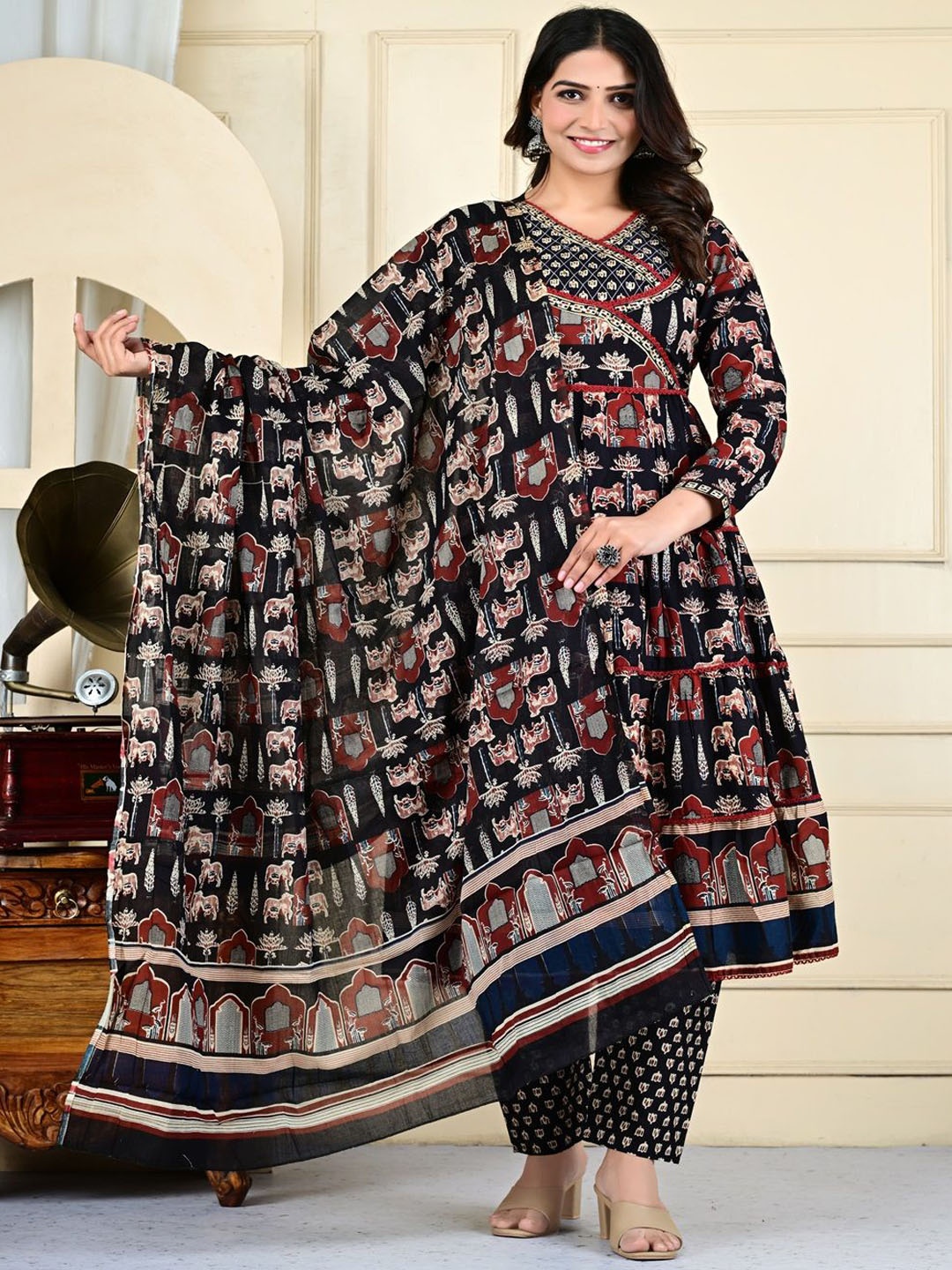 

Divsy Fashion Ethnic Motifs Printed V-Neck Tiered Anarkali Kurta With Pyjamas & Dupatta, Black
