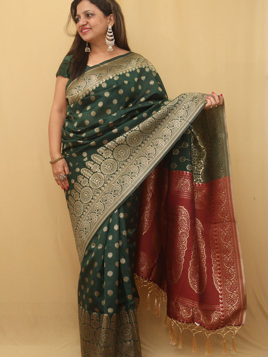 

Luxurionworld Woven Design Zari Silk Cotton Banarasi Saree, Green