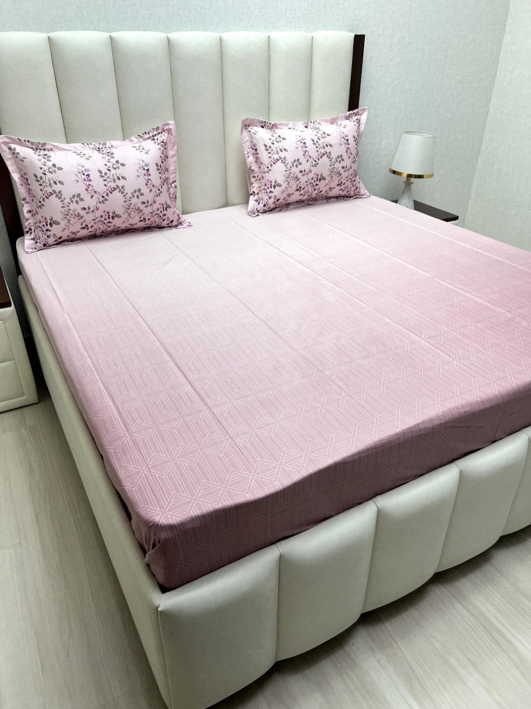 

Pure Decor Pink Geometric Printed Pure Cotton 300 TC King Bedsheet Set 2.74 m x 2.74 m