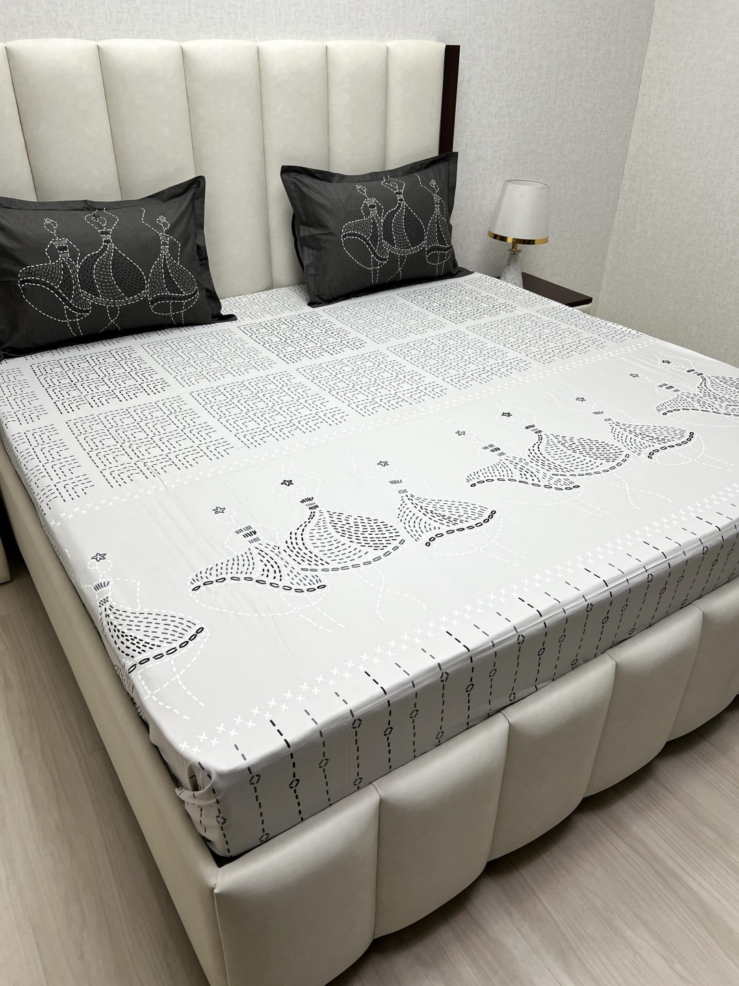 

Pure Decor Grey & White Ethnic Motifs Printed 330 TC King Bedsheet Set 2.74m x 2.74m