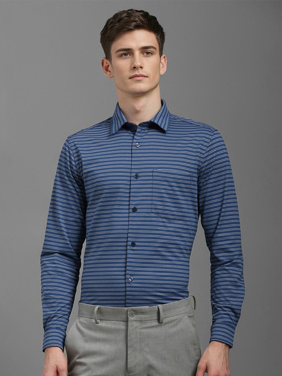 

Louis Philippe Men Slim Fit Spread Collar Horizontal Striped Formal Shirt, Navy blue