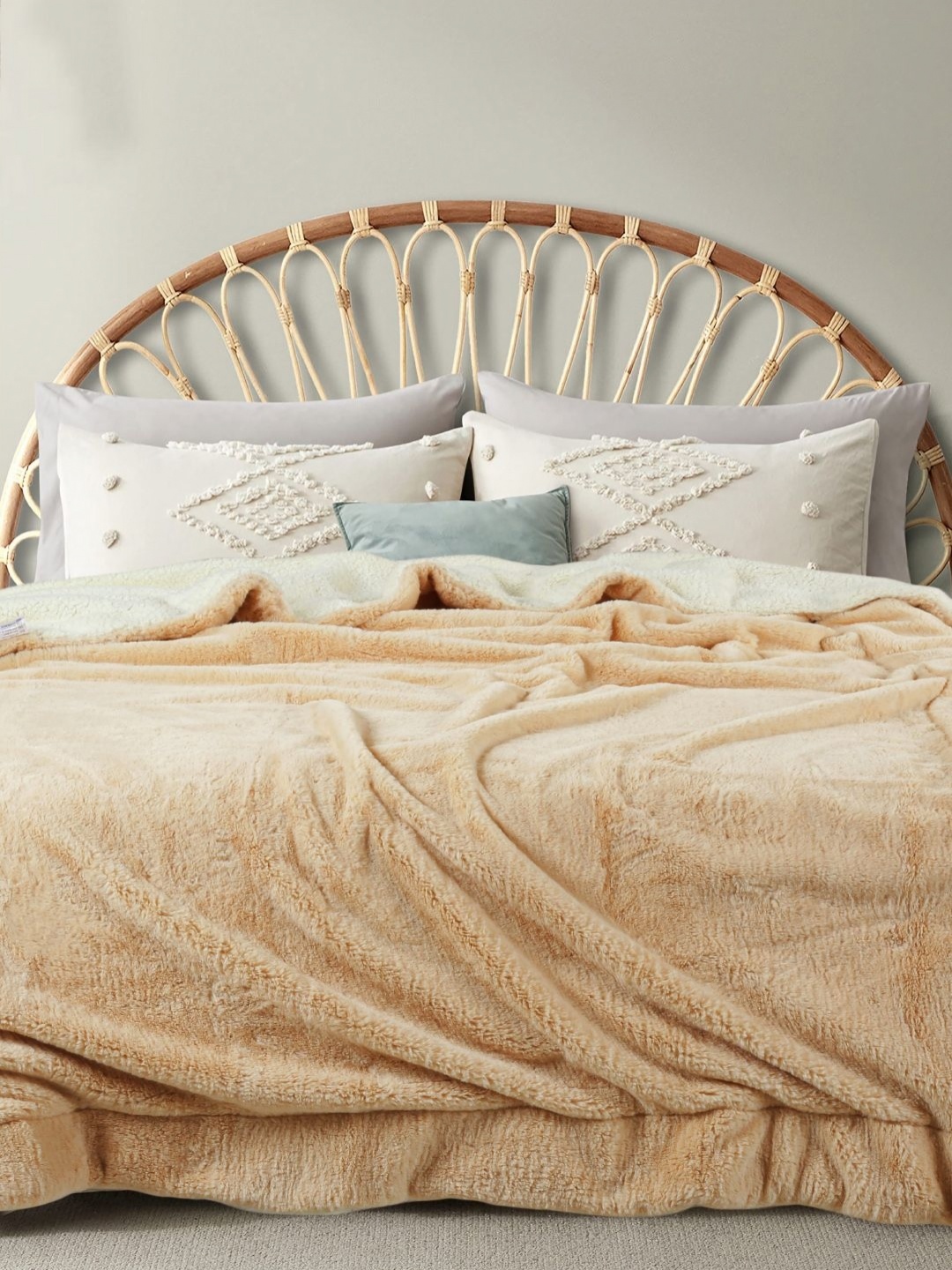 

VAS COLLECTIONS White & Beige Heavy Winter Fur 500 GSM Single Bed Blanket