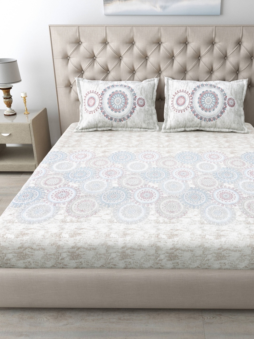 

MAFATLAL Grey & White Floral Printed 186 TC King Bedsheet Set 2.74 m x 2.74 m