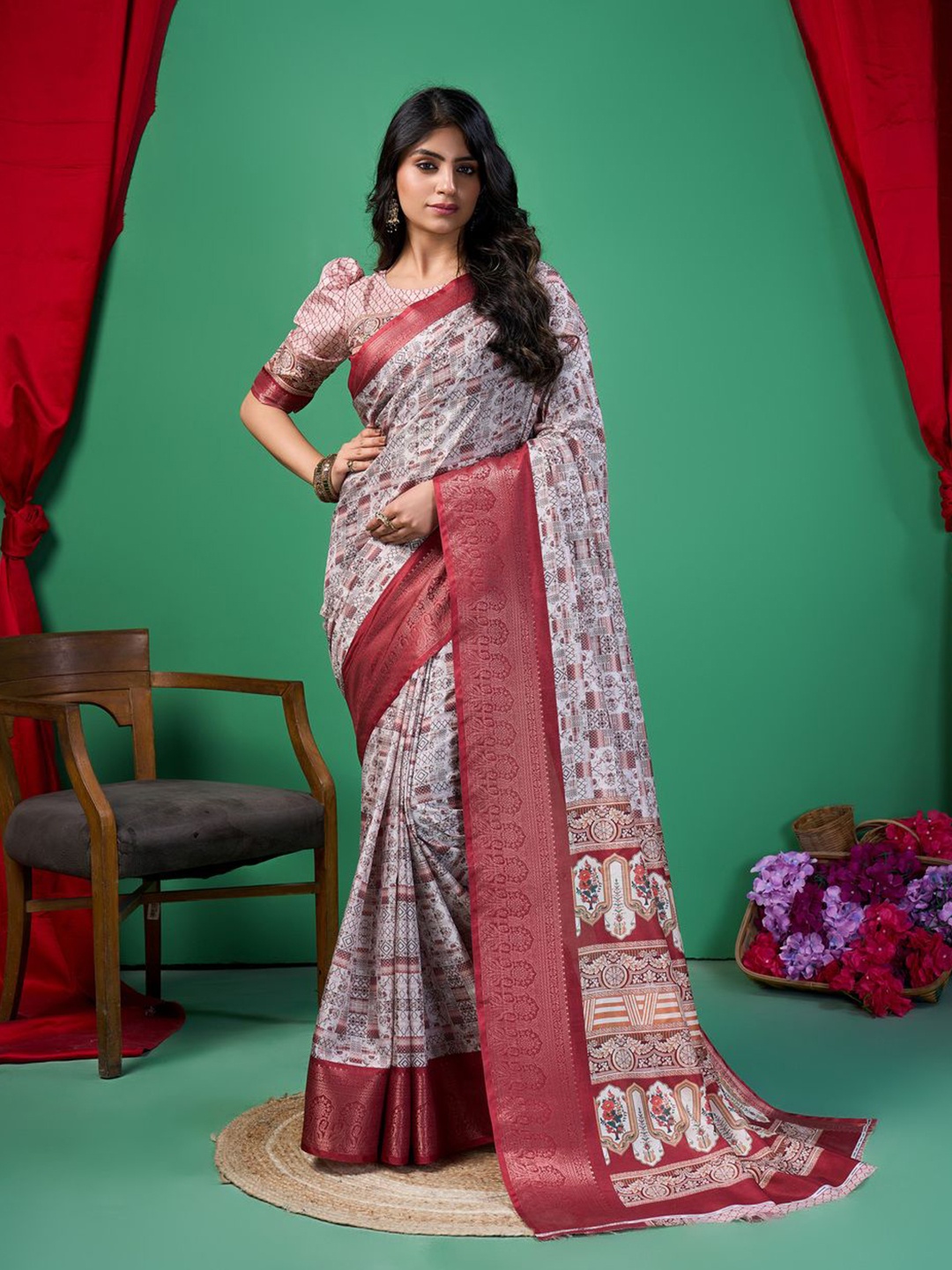 

Fashion FRICKS Women Geometric Printed Zari Saree, Off white