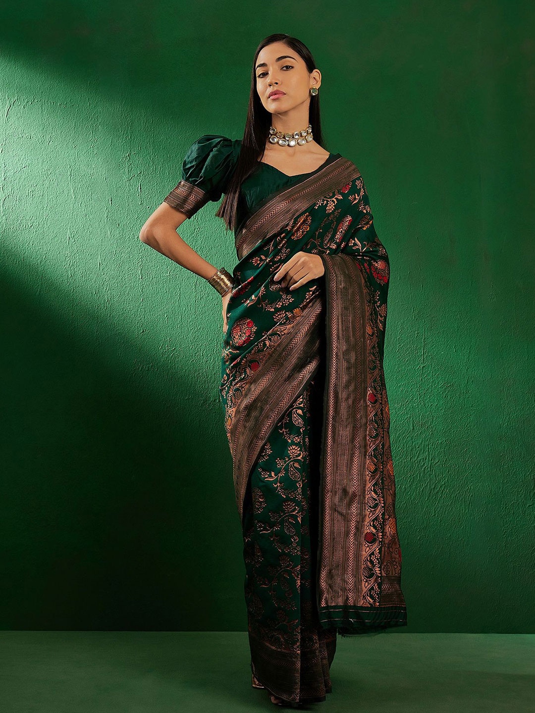 

DEVATITHI Ethnic Motifs Zari Silk Blend Banarasi Saree, Green