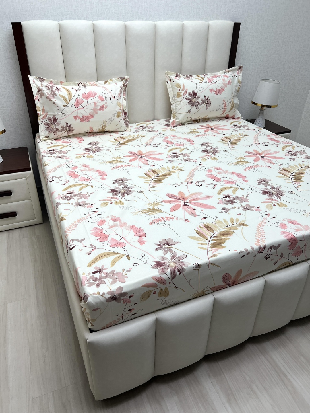 

Pure Decor Royal Velar White Printed 350TC Pure Cotton King Bedsheet Set 2.74m x 2.74m