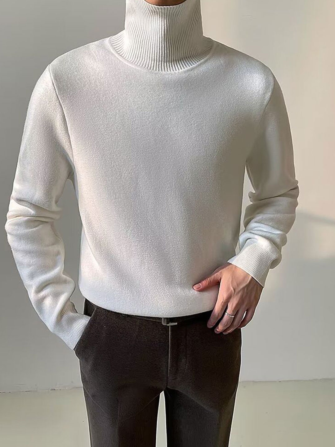 

StyleCast x Revolte Men Pullover, White