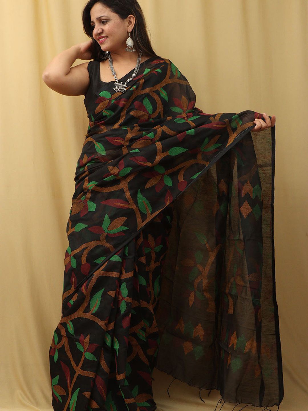 

Luxurionworld Woven Design Jamdani Saree, Black