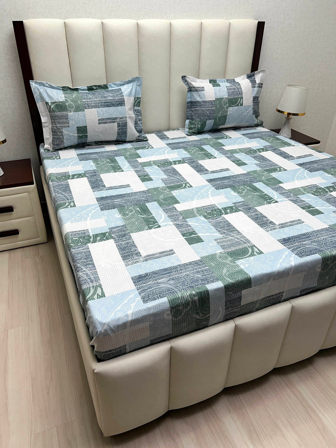 

Pure Decor Blue & White Geometric Printed 230 TC King Bedsheet Set 2.74 m x 2.74 m