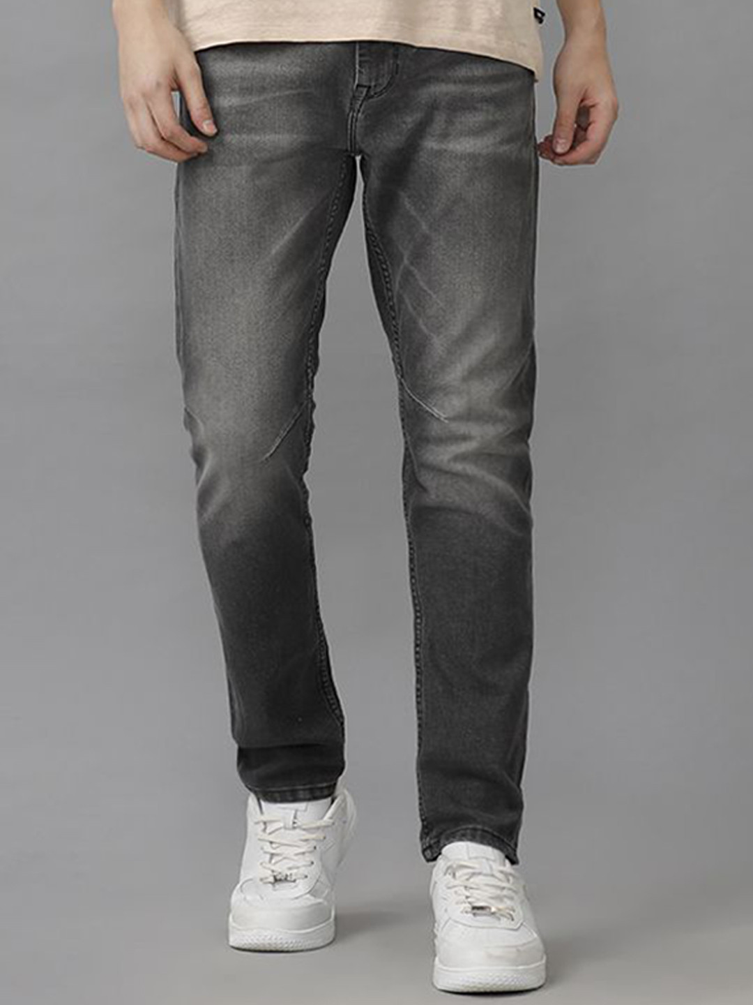 

Voi Jeans Men Relaxed Fit Light Fade Stretchable Jeans, Black