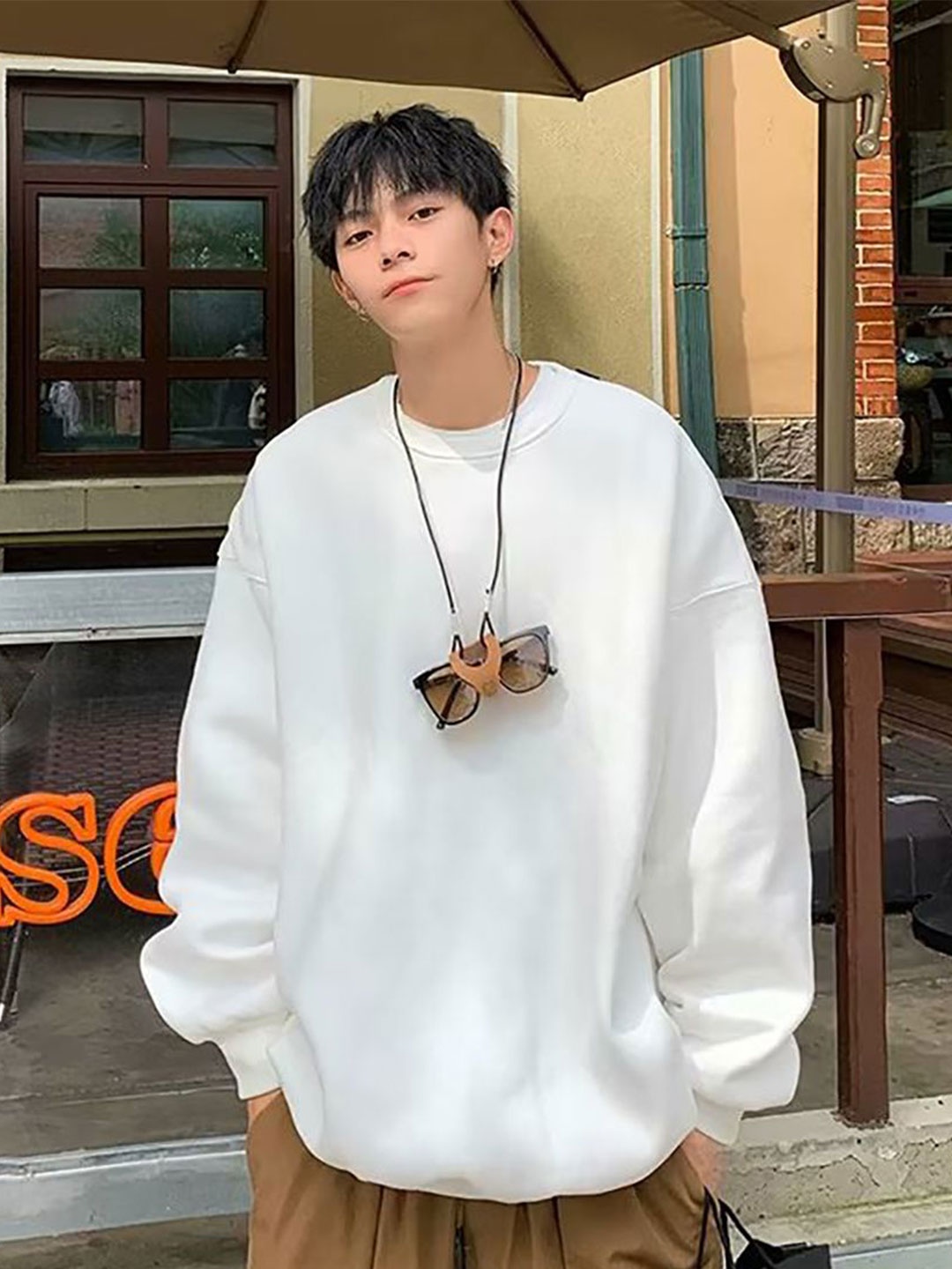 

StyleCast x Revolte Men Round Neck Sweatshirt, White