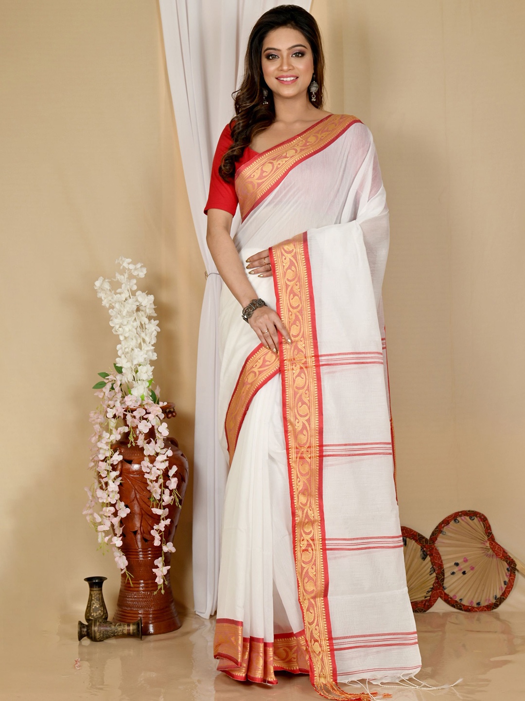 

DipDiya Woven Design Zari Pure Cotton Taant Saree, White