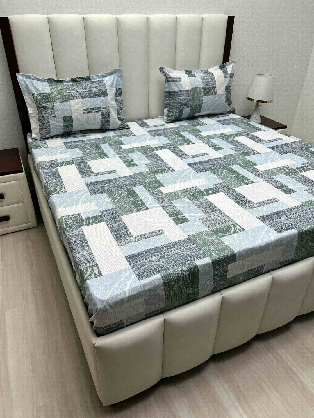 

Pure Decor Blue & White Ethnic Motifs 250 TC King Bedsheet with 2 Pillow Covers