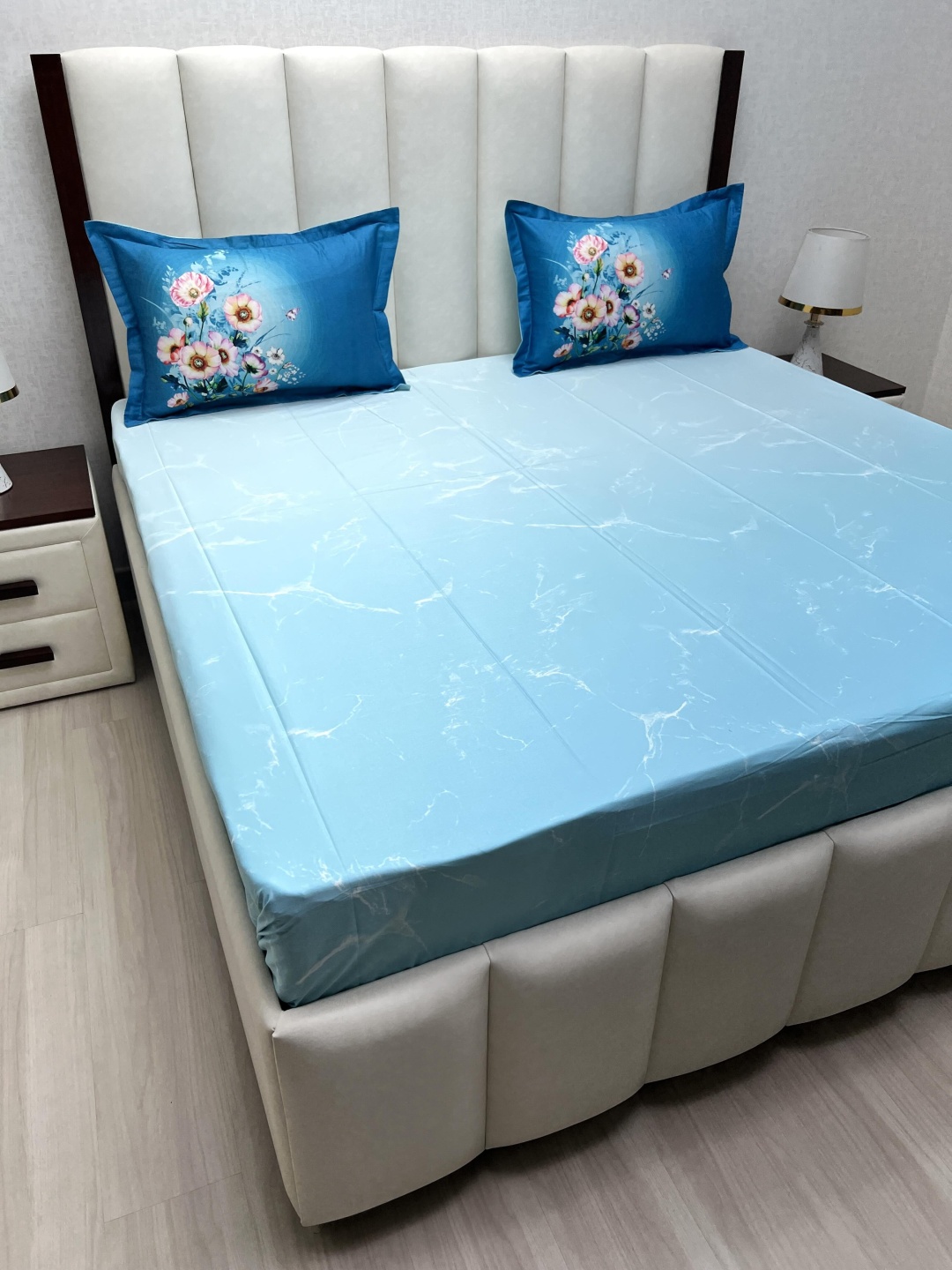 

Pure Decor Royal Majestic Blue Printed Pure Cotton 600TC King Bedsheet Set 2.74m x 2.74m