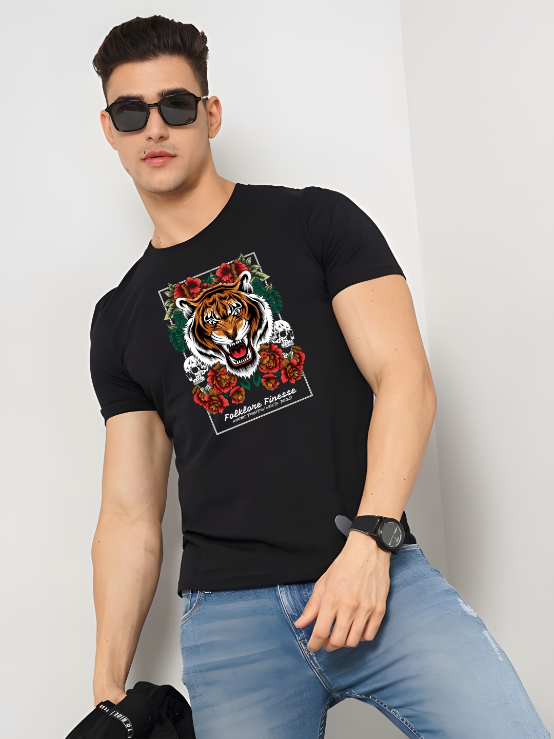 

BOWLIFESTYLE Men Graphic Printed Round Neck Cotton T-shirt, Black
