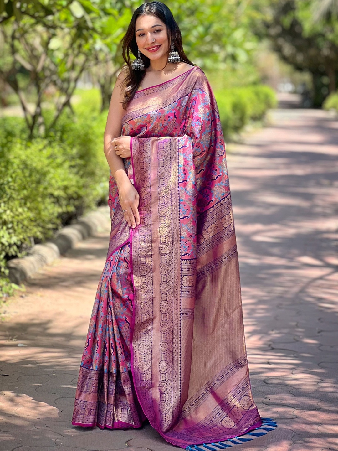 

HEER FASHION Woven Design Zari Banarasi Saree, Magenta