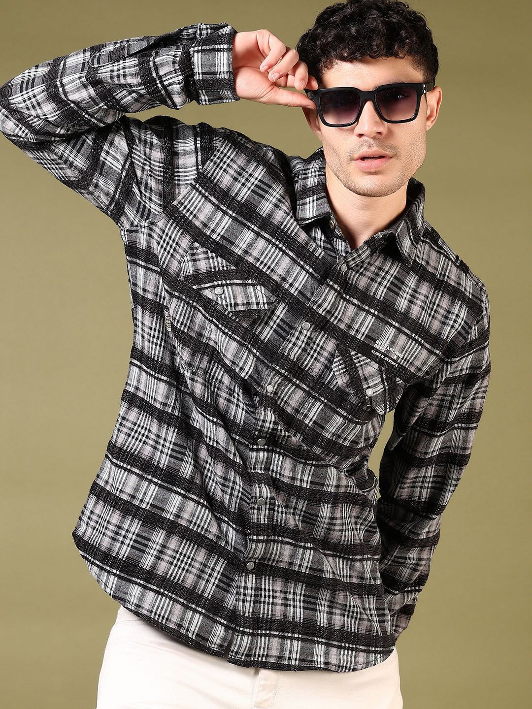 

V-Mart Men Spread Collar Tartan Checked Cotton Casual Shirt, Grey